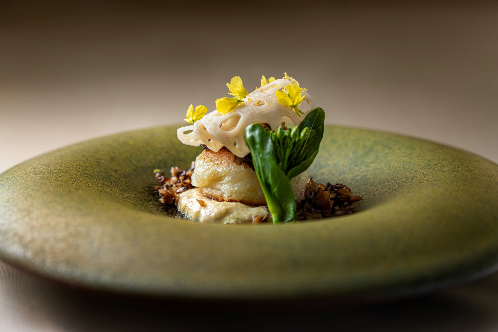 「THE HIRAMATSU 軽井沢 御代田」—「読むひらまつ。」最新号公開。ふたりの料理長が奏でる、5周年特別ディナーのシグネチャーメニューをご紹介。