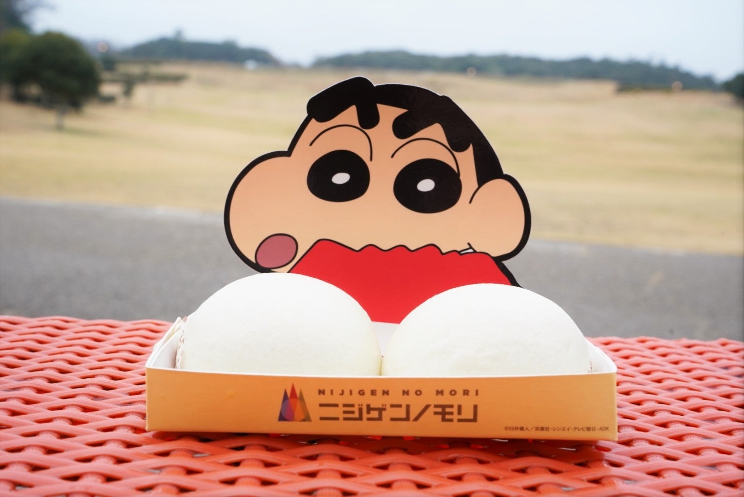 兵庫県淡路島ニジゲンノモリ 「クレヨンしんちゃん」コラボフード新登場！「おしりぷりぷり肉まん」　1月17日（土）より販売開始