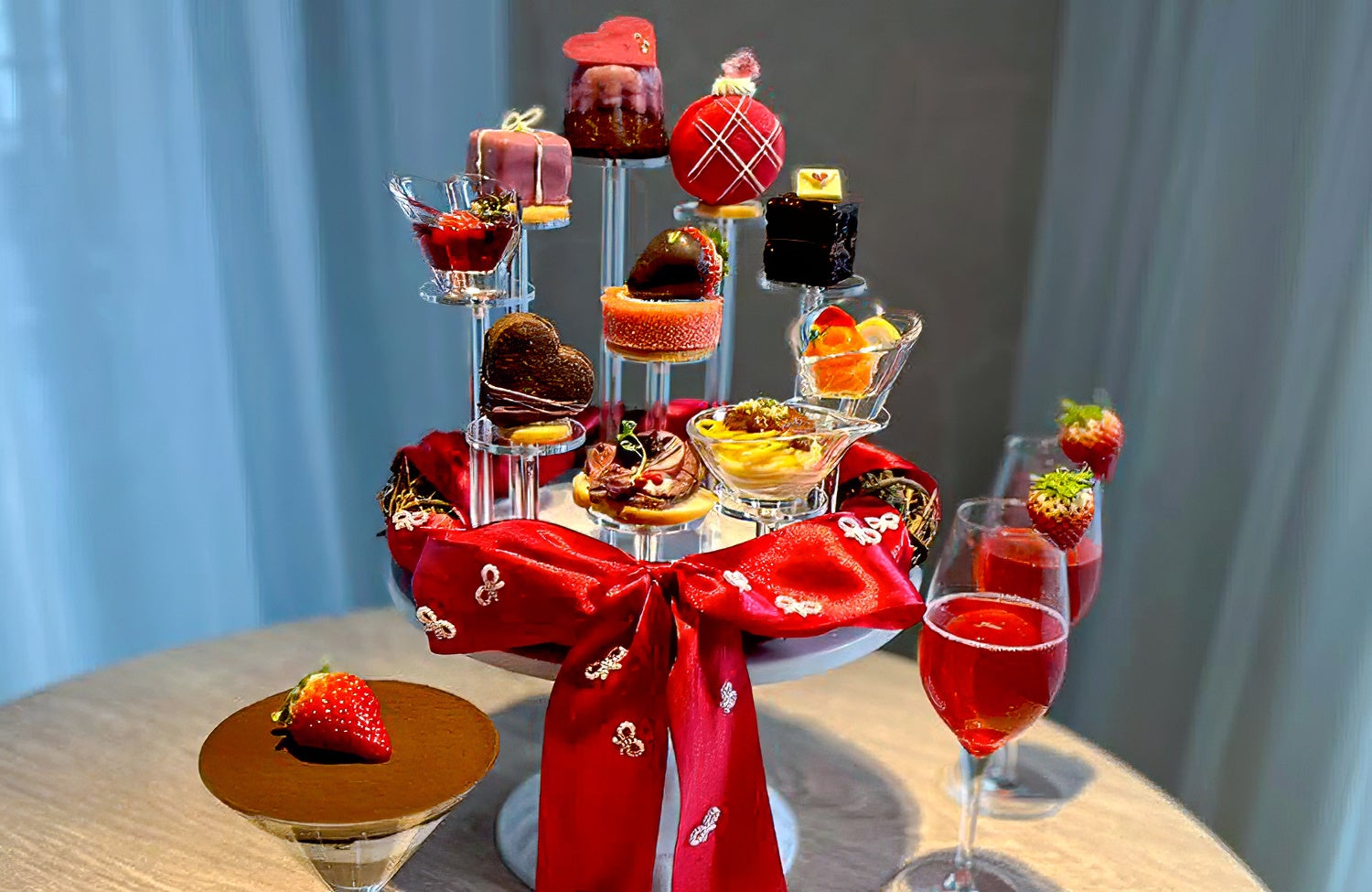 【オリエンタルホテル福岡 博多ステーション】インフルエンサーコラボ アフタヌーンティー第4弾 販売決定！「Amour Rouge Afternoon Tea」（アムール ルージュ アフタヌーンティー）
