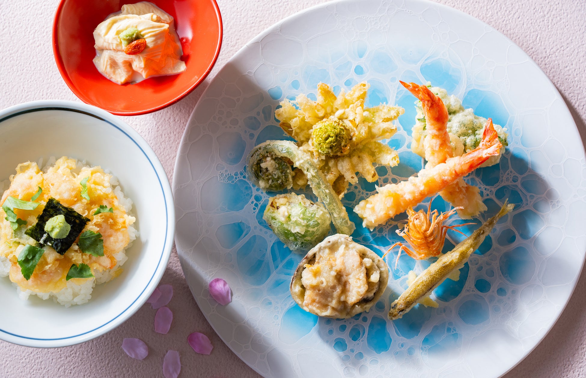 桃の節句を華やかに祝う洋食、和食、天麩羅の特別メニュー。蛤や鰆、たけのこなど旬の食材を使用した特別メニューをご用意
