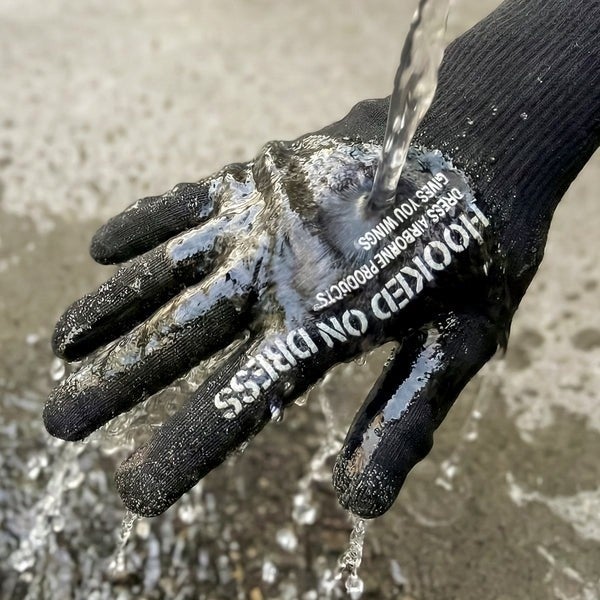 発売から数日で完売！防水 ×ニットグローブが再生産へ！釣りやメンテナンスだけじゃない。 アウトドア・キャンプ・自転車 タウンユースでも注目が集まる DRESS 防水ニットグローブ