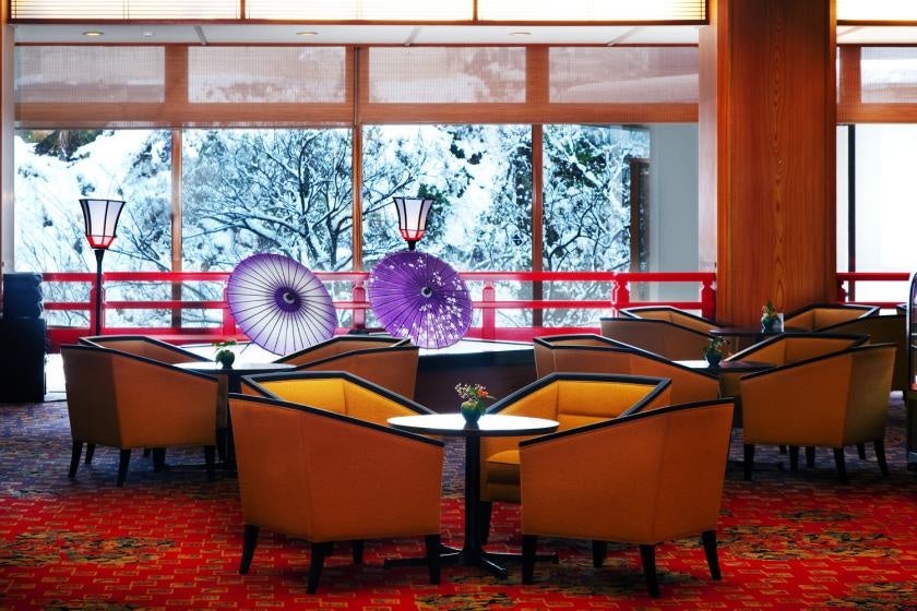 【冬の口福旅】旬の北陸グルメと温泉、加賀の粋に満たされる。のどぐろ、ズワイ蟹、牡蠣、ぶり、甘エビ、フグ白子×地酒3種