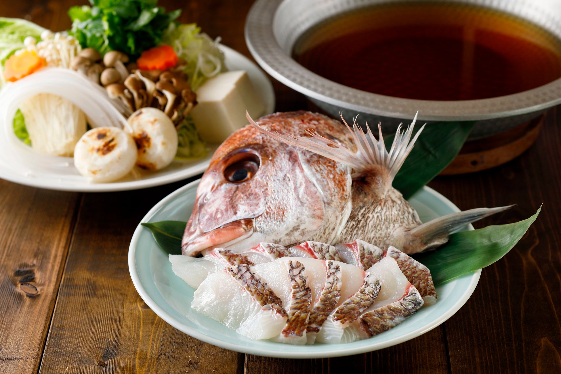 淡路島の春の味覚を堪能して 兵庫県淡路島「GRAND CHARIOT 北斗七星135°」 『〈春の風物詩〉淡路島天然桜鯛のすき鍋プラン』
