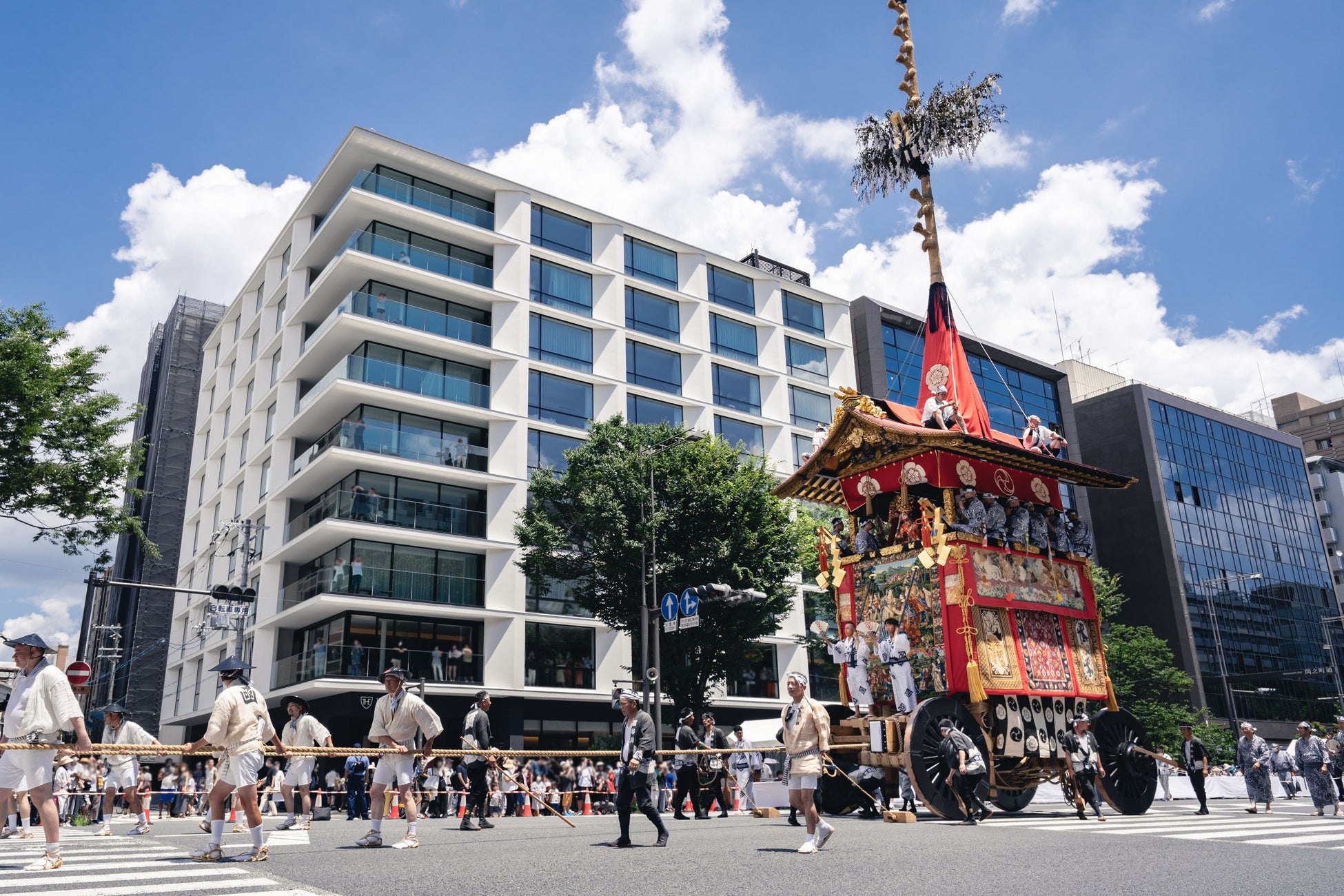 山鉾巡行を目の前で鑑賞する1日5組限定「ラウンジ貸切宿泊プラン」販売開始