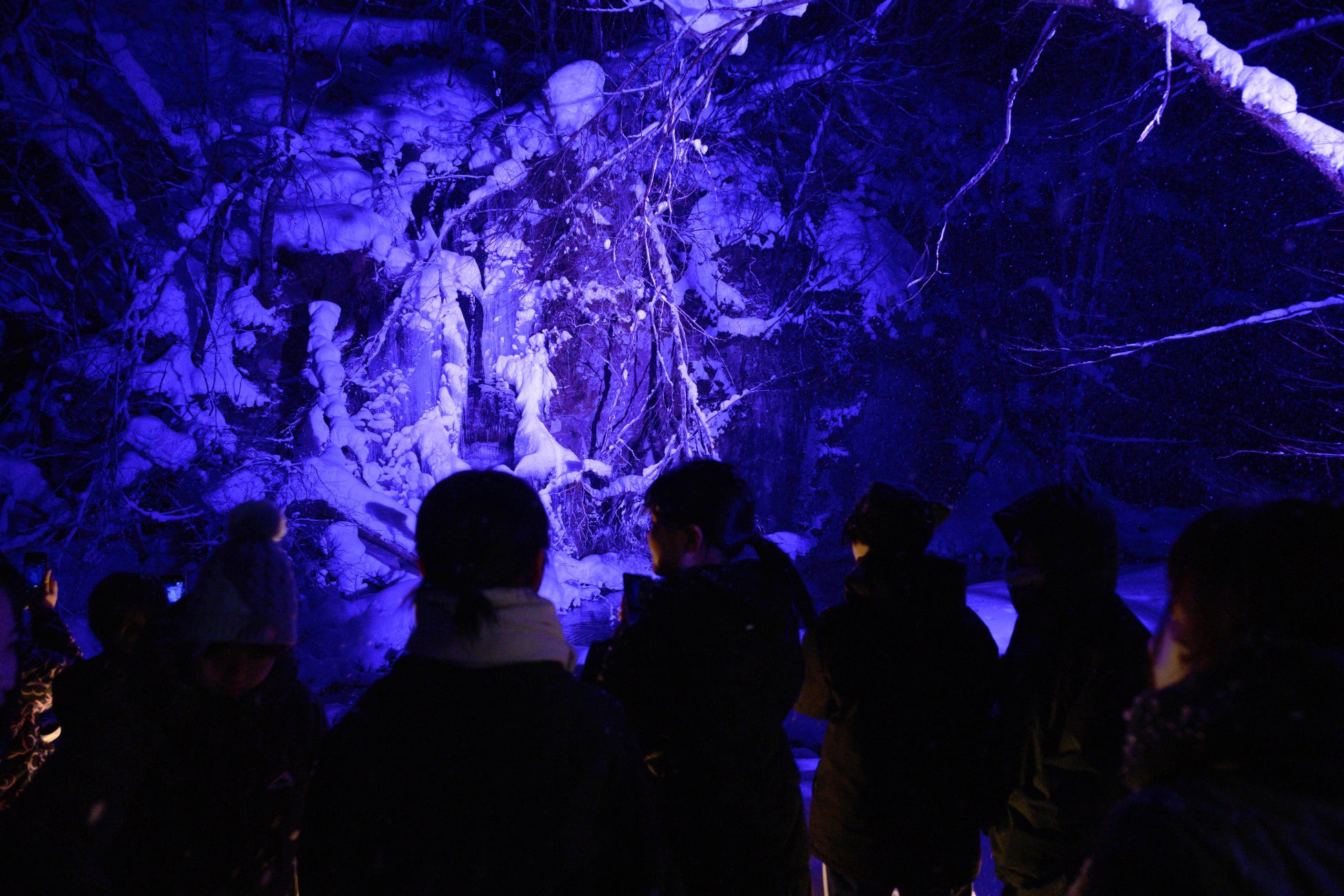 【奥入瀬渓流ホテル】地元の魅力を未来へ繋ぐ。中学生を対象とした「氷瀑ライトアップツアー」体験会を実施