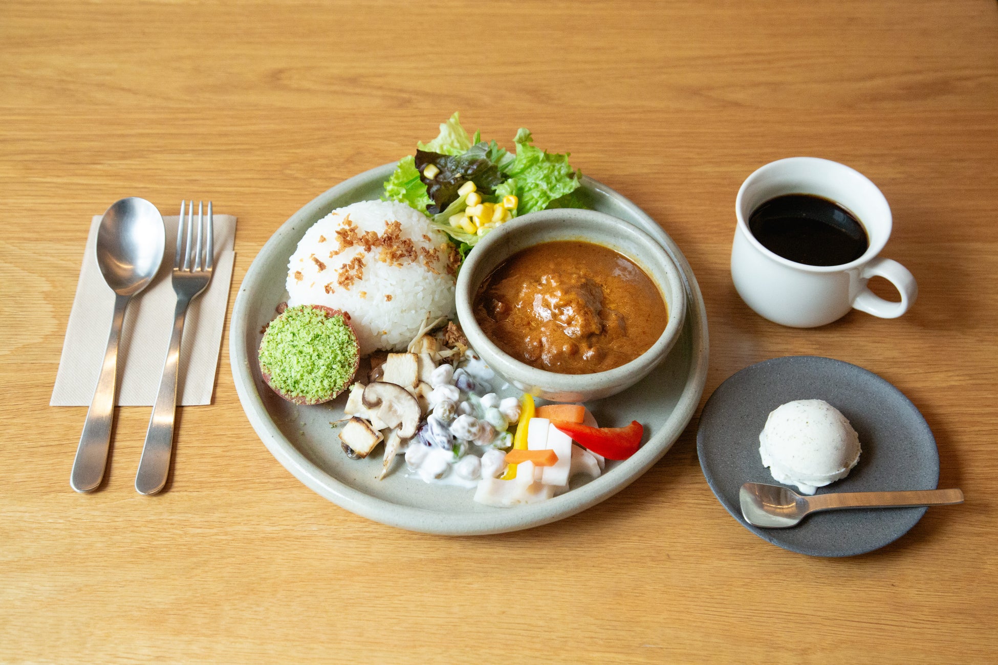 「MUJI HOTEL GINZA」内のレストラン「WA」で、期間限定カレーメニューを1月28日より2週間限定で提供開始