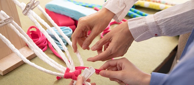 これからの⼈⽣を⼼地よく編む布ぞうりから始まる⼤⼈の学び場「MERIはなれ」⼈⽣100年時代に寄り添う「居場所」を⽬指して