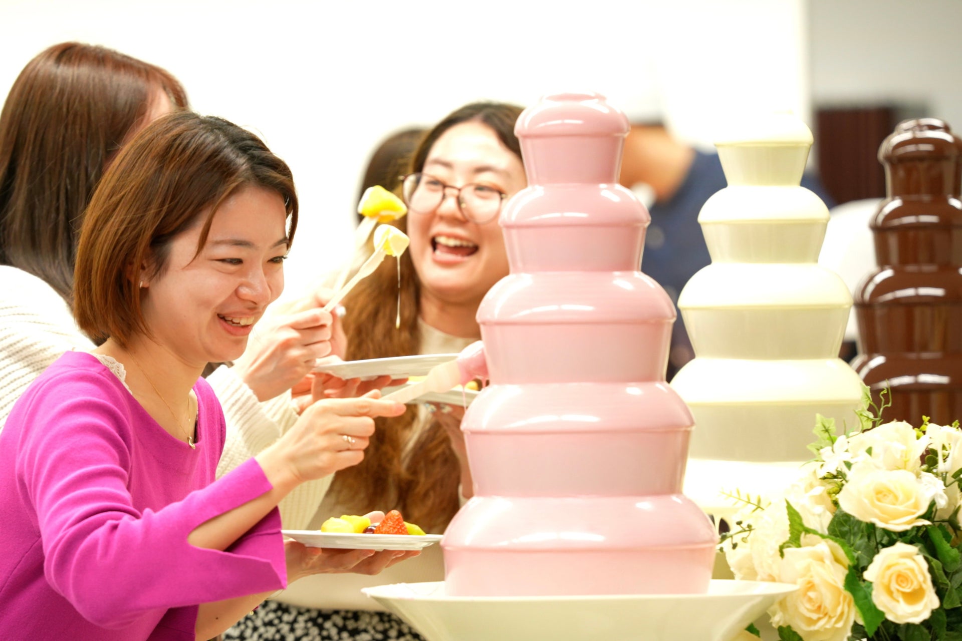 もう「義理チョコ」で悩まない。職場のバレンタインをケータリングで“福利厚生”化。採用にも効く新スタイルを提案