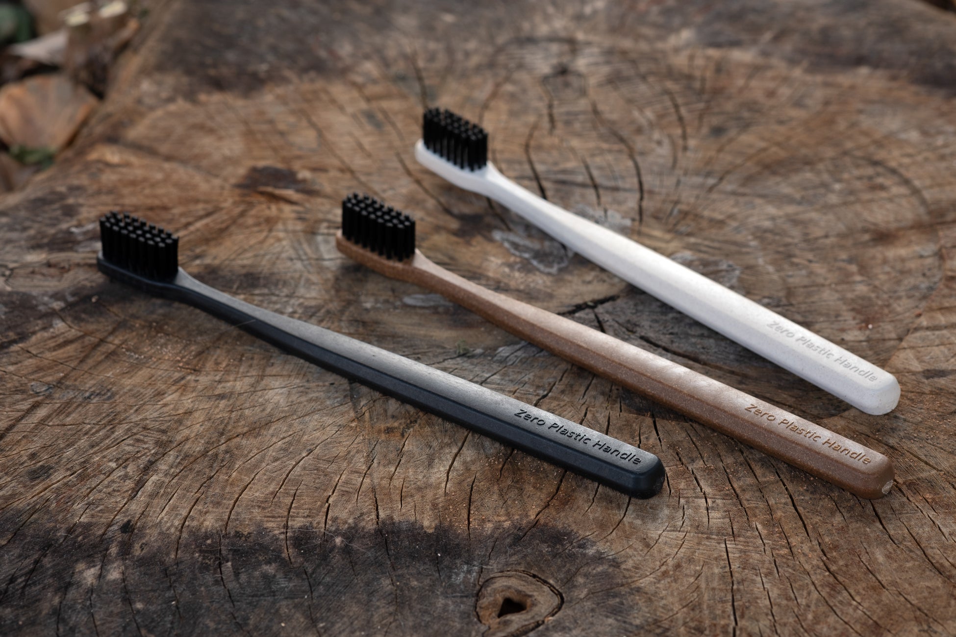 プラスチックゼロ、間伐材から生まれた次世代成形素材の歯ブラシを「HCJ2026」で初公開