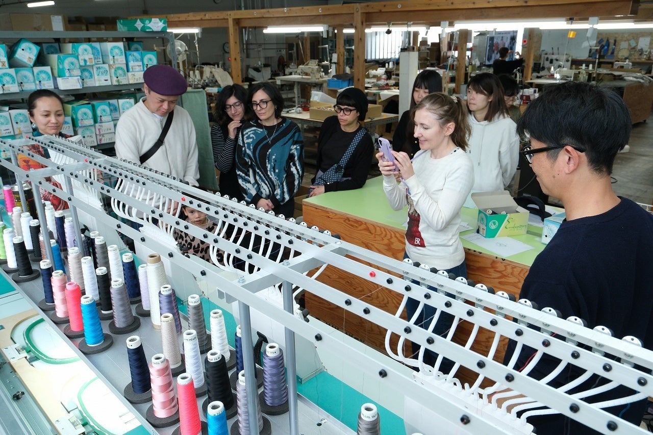 【ヒルトン東京お台場】ダイナミックな肉料理と可憐ないちごスイーツの饗宴 「ミート×ストロベリー ビュッフェ」開催