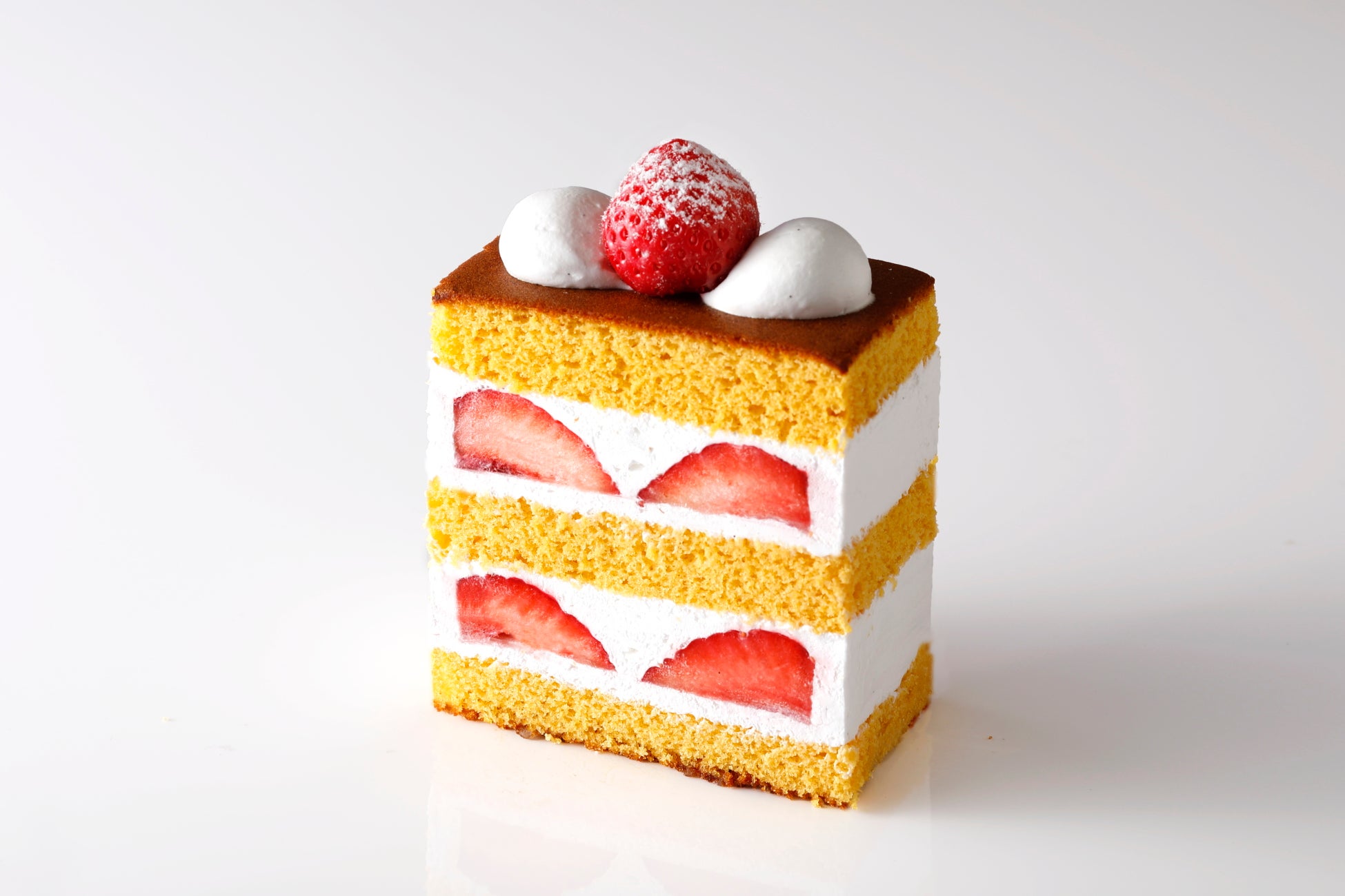 “いちごの王様”あまおうと“和菓子の代表格”の新たな出会い。新感覚ショートケーキが誕生！