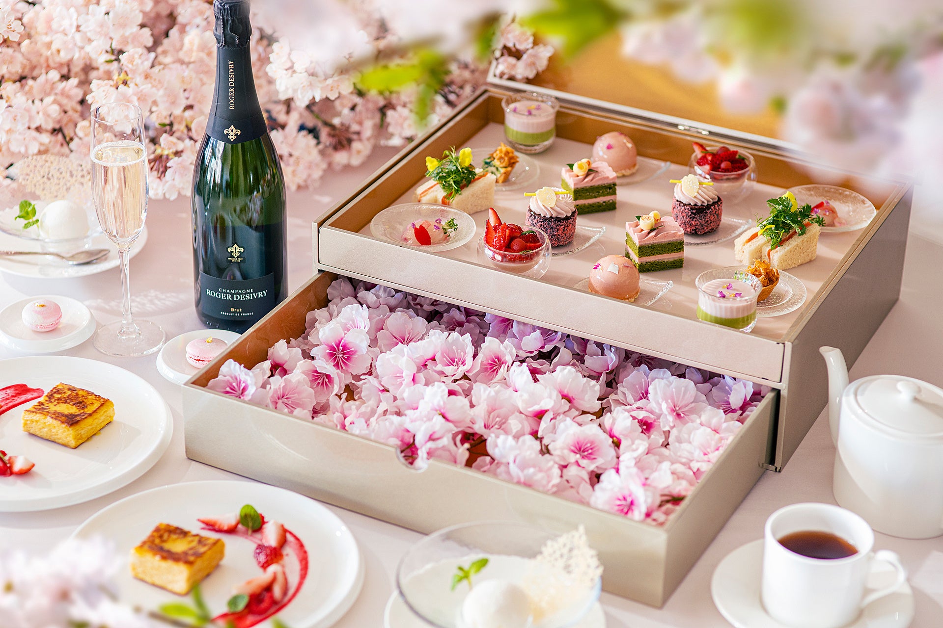【グラングリーン大阪 パークビューのお花見アフタヌーンティー】春限定！満開の桜に包まれる『桜＆ストロベリー』が1月30日（金）予約開始！3月3日（火）より提供スタート／ザ ジャクソン ガーデン