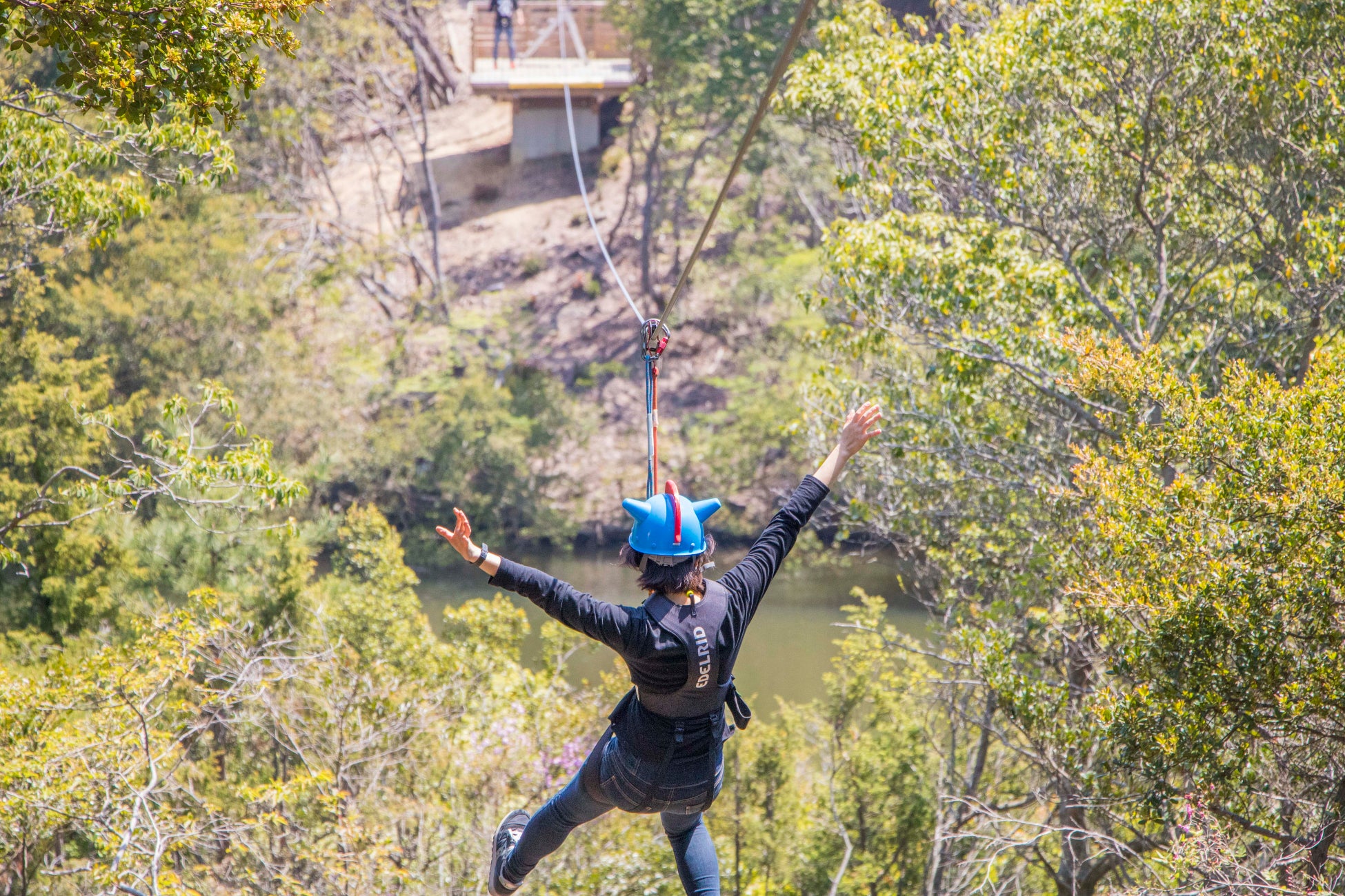 ニジゲンノモリ公式ラグジュアリーヴィラ「GRAND CHARIOT 北斗七星135°」クレヨンしんちゃんコラボルーム限定チケット2月限定！「ジップライン2回飛べちゃう！リトライパス」