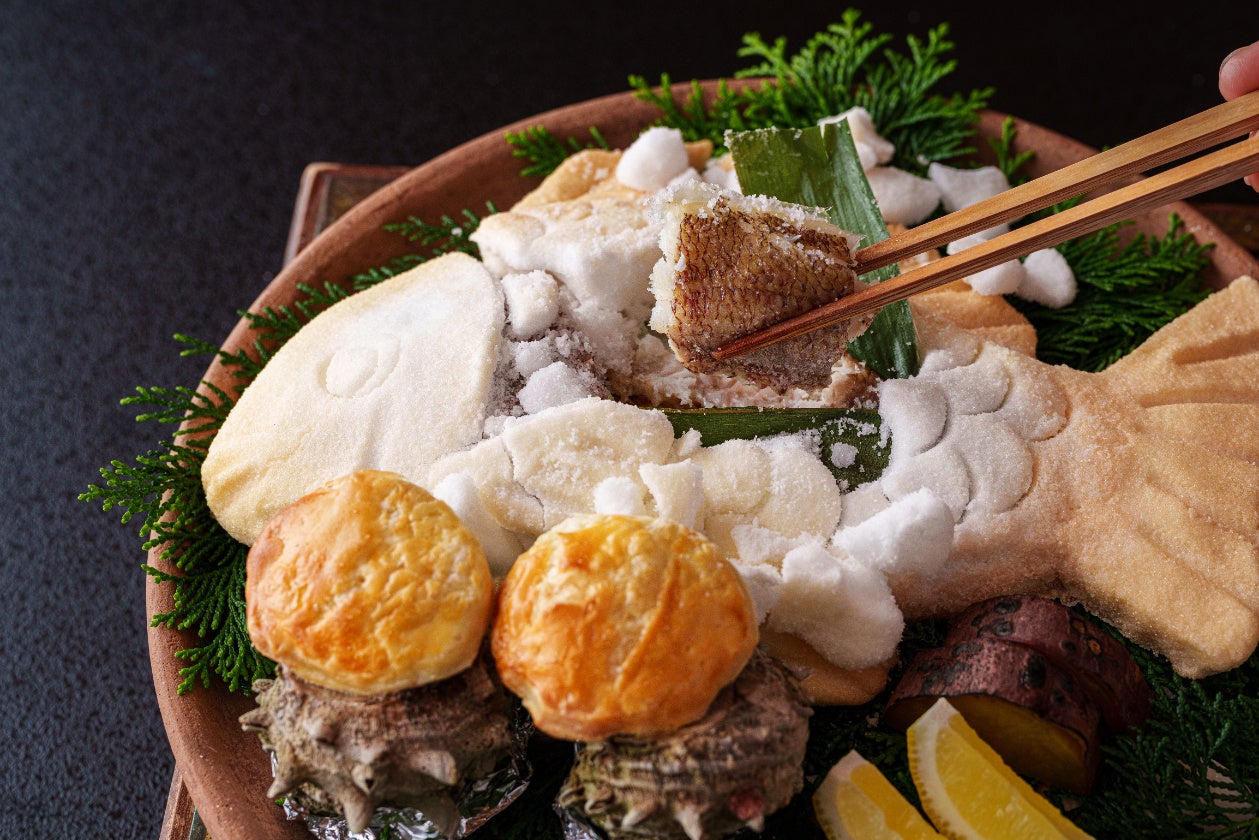 【2026年春限定】ミシュランガイドホテルセレクション１キー獲得の長崎・雲仙『旅亭 半水盧』名物「桜鯛の塩釜焼き」を提供