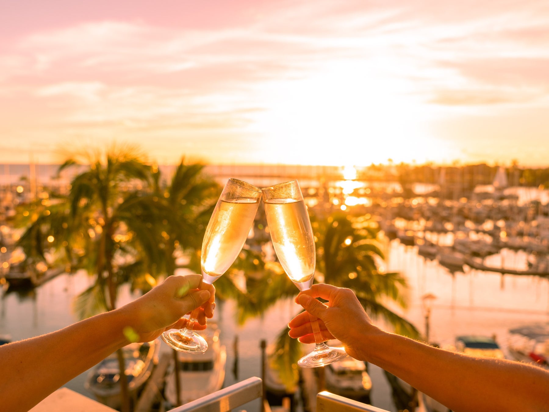 カップル必見！2月限定のスペシャル プランを販売 &レストランでは、バレンタインディナーメニューが登場