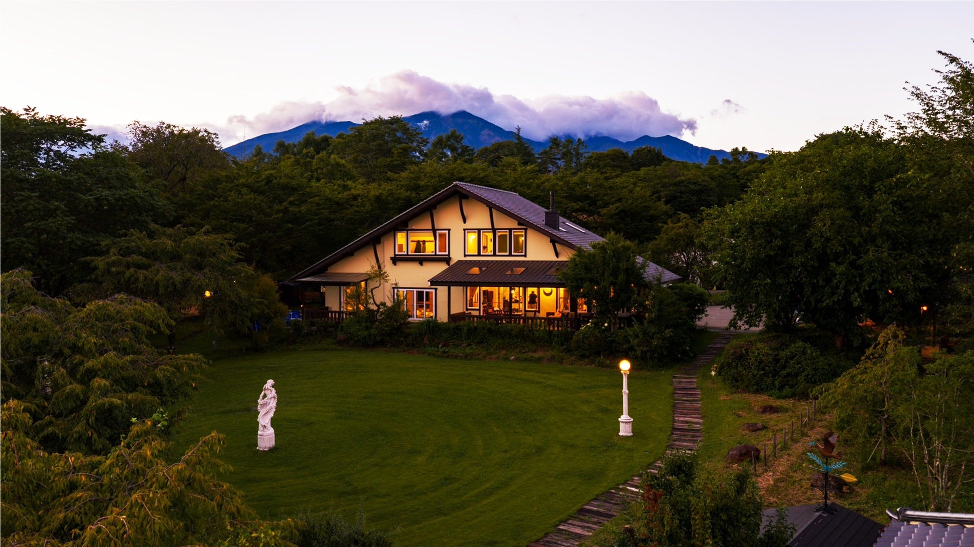 【日本最大級の独占お花見】2000坪の敷地に咲く桜を“1組”だけで貸切。Airbnb★5.0の究極ヴィラ「ReTune Hokuto」で、ととのう「花見×サウナ」予約解禁。