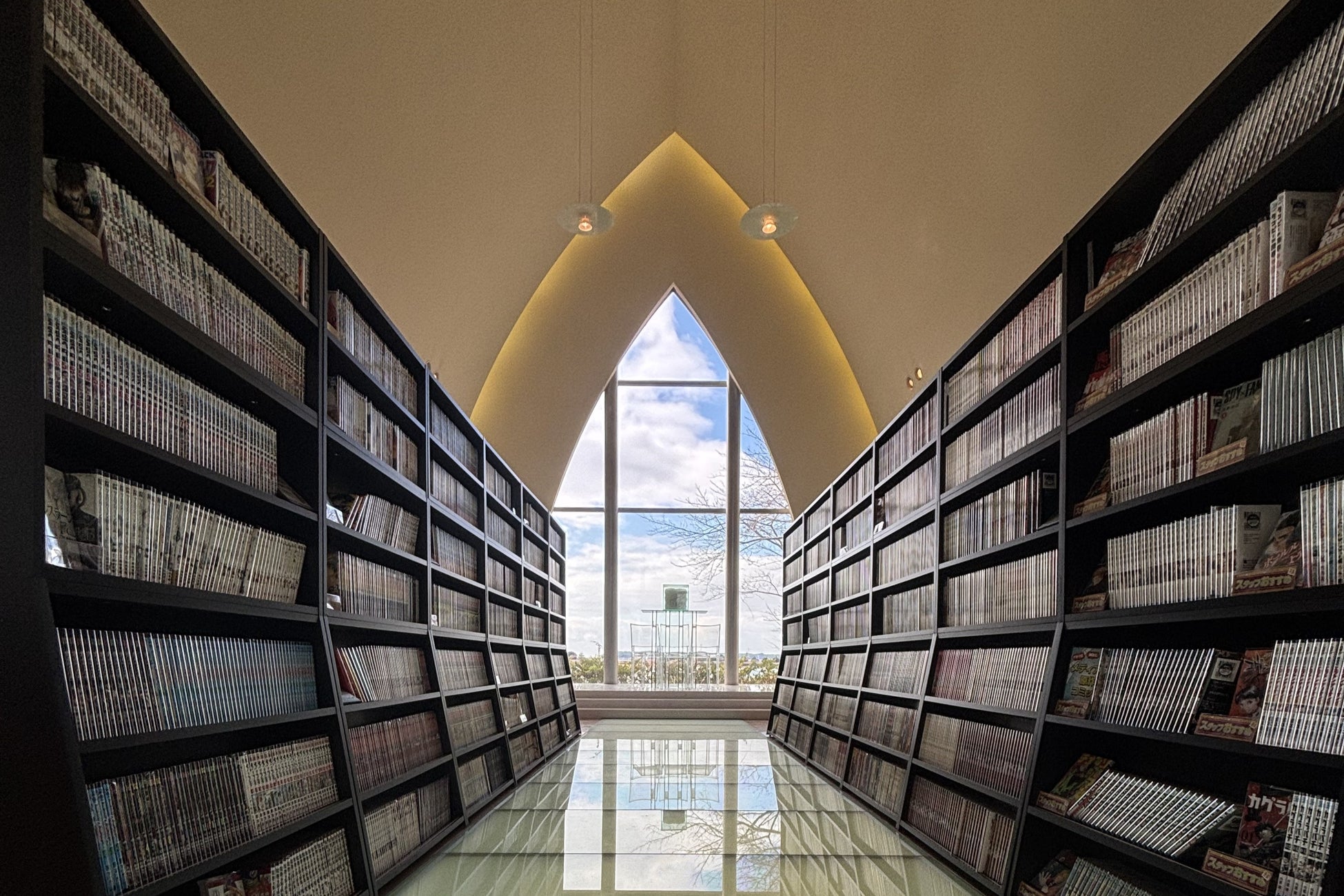 ウェディングチャペルの空間をリニューアル。「ブックチャペル」2026年2月1日グランドオープン！　アニメの聖地ならではの約9,000冊を選書【グランドメルキュール浜名湖リゾート＆スパ】