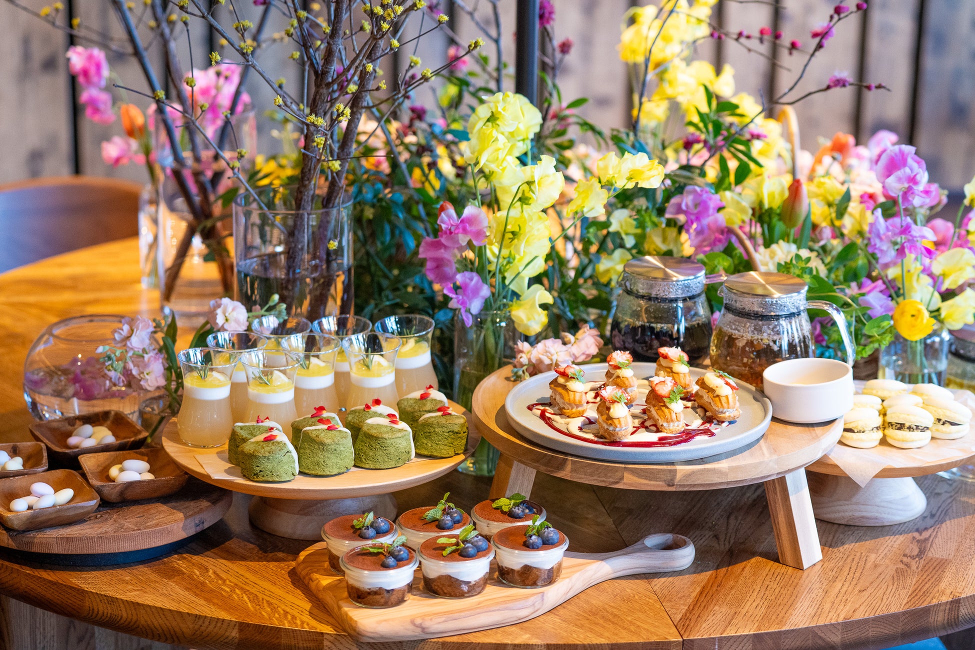 『バレンタインシーズン限定』自ら彩る花々に包まれる、至福の「フラワーバレンタイン」。スイーツ×花のアレンジメントや初開催のキッズマルシェ、ナイトバブルと光の没入体験を。【ぐんまフラワーパークプラス】