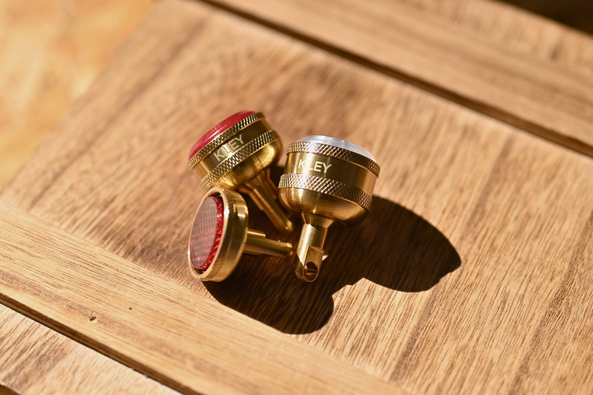 【KiLEY】人気のアイライト・コインリフレクターを真鍮で製作。「真鍮コレクション」が限定生産で登場