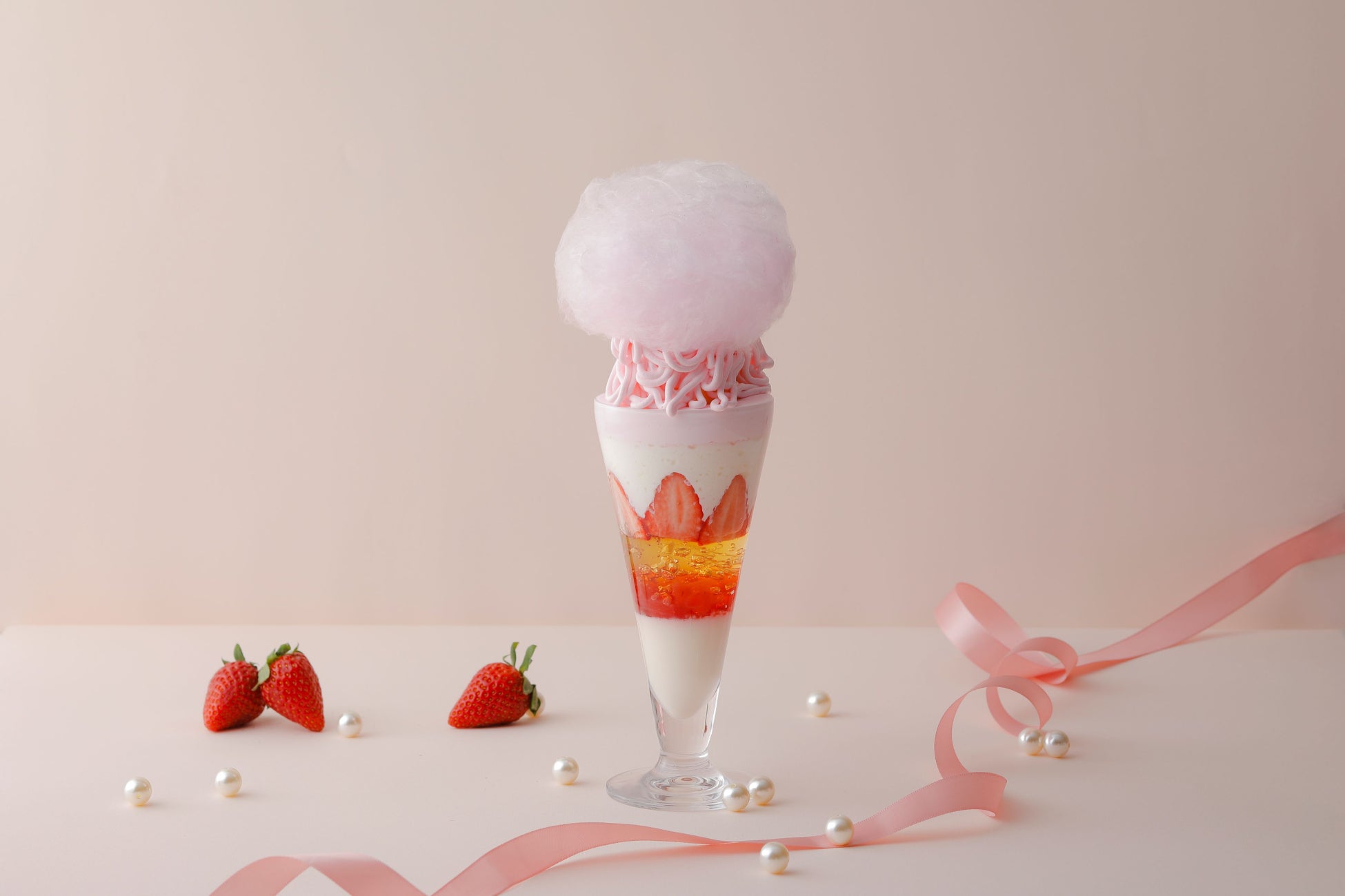 【南紀白浜マリオットホテル】春を彩る、まりひめの贅沢パフェが登場「Strawberry Luxe」を発売
