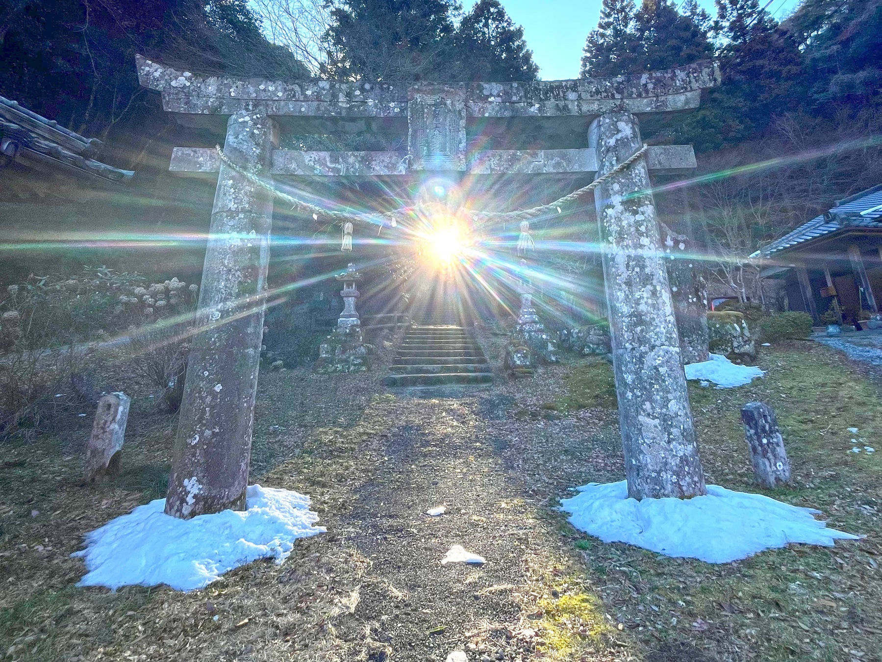 【福岡県東峰村】岩屋神社の光の道　～限られた時期にしか立ち会えない、東峰村の特別な輝き～