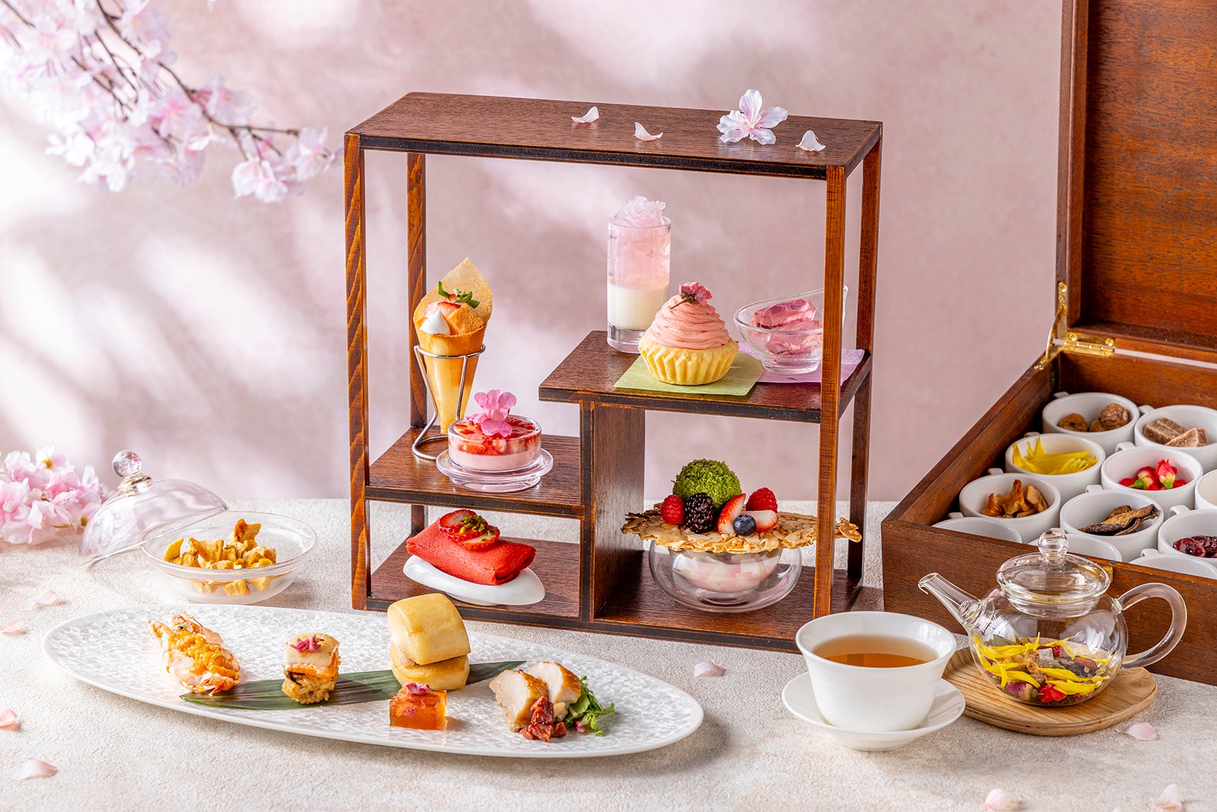 中国料理「チャイナシャドー」より、春の訪れを旬のいちごとともに贅沢に楽しむチャイニーズアフタヌーンティー、ディムサムランチ、パフェ＆セイボリー3月5日より提供開始