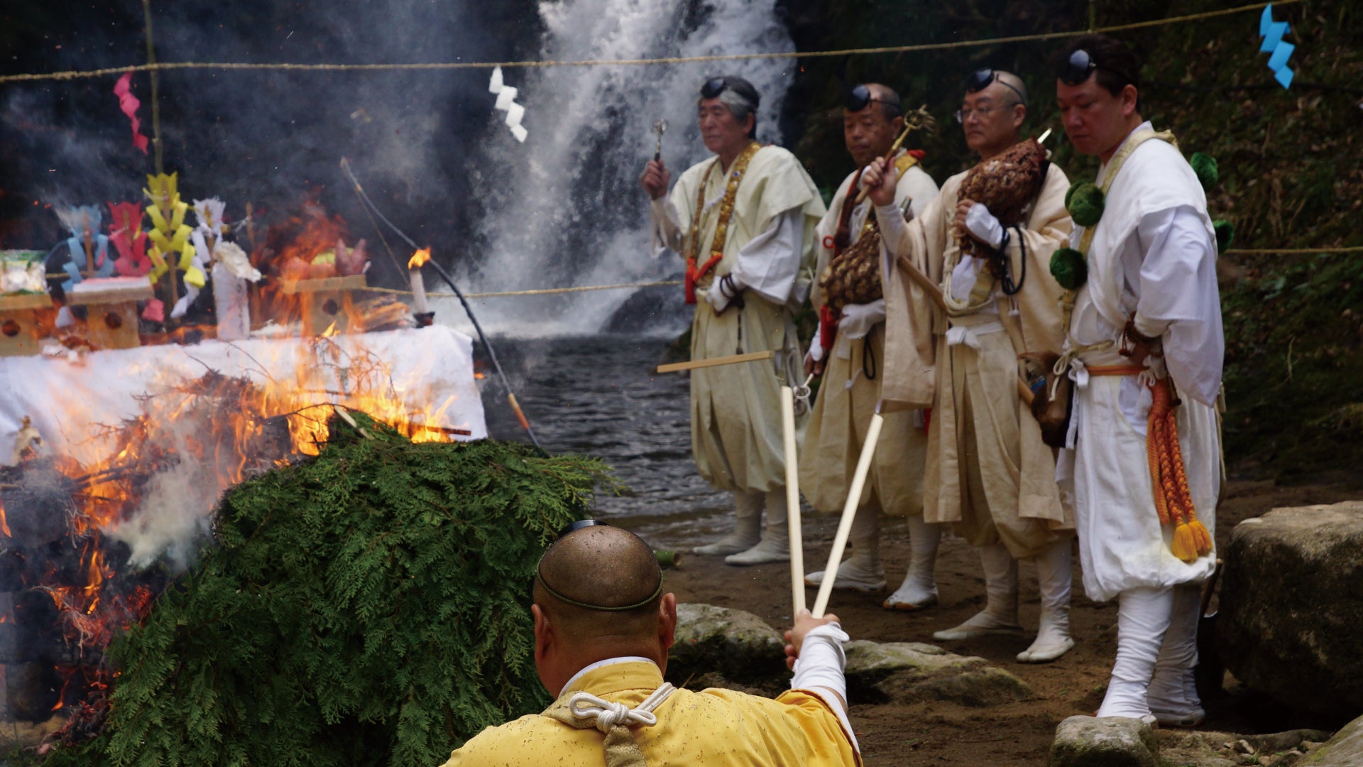 赤目四十八滝で無病息災を祈願 3月29日に1年に一度の地域伝統行事・滝まいりが開催