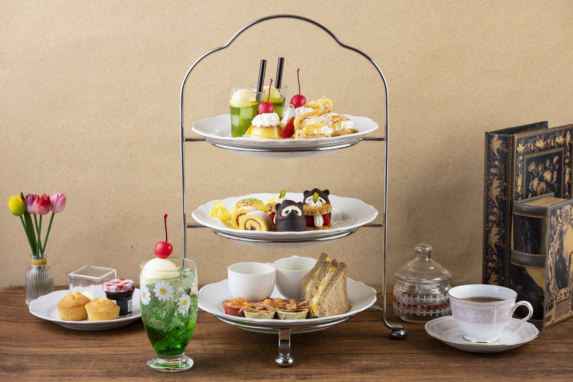 昭和喫茶の世界観を楽しむレトロかわいいメニューが広がる「レトロモダンアフタヌーンティー」を販売【東京プリンスホテル】