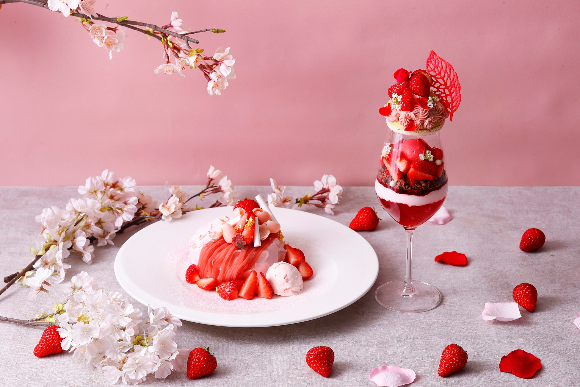 “完熟いちご「紅ほっぺ」”を主役にした「いちご＆ローズパフェ」 と 「いちご＆桜モンブランパンケーキ」が登場