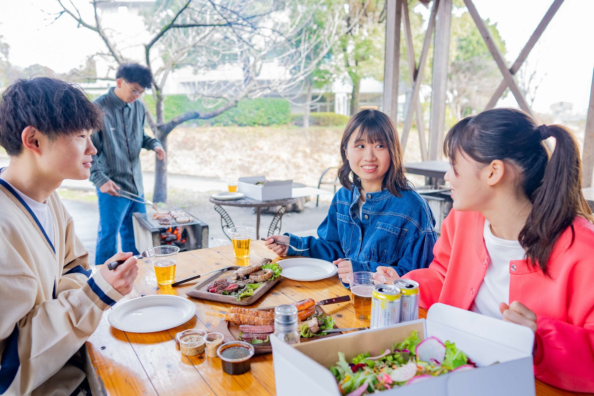日帰りBBQ利用で入館料が《最大1,000円お得》に！　オーパークおごせが、BBQ×おふろで一日楽しめる春限定プランを販売します