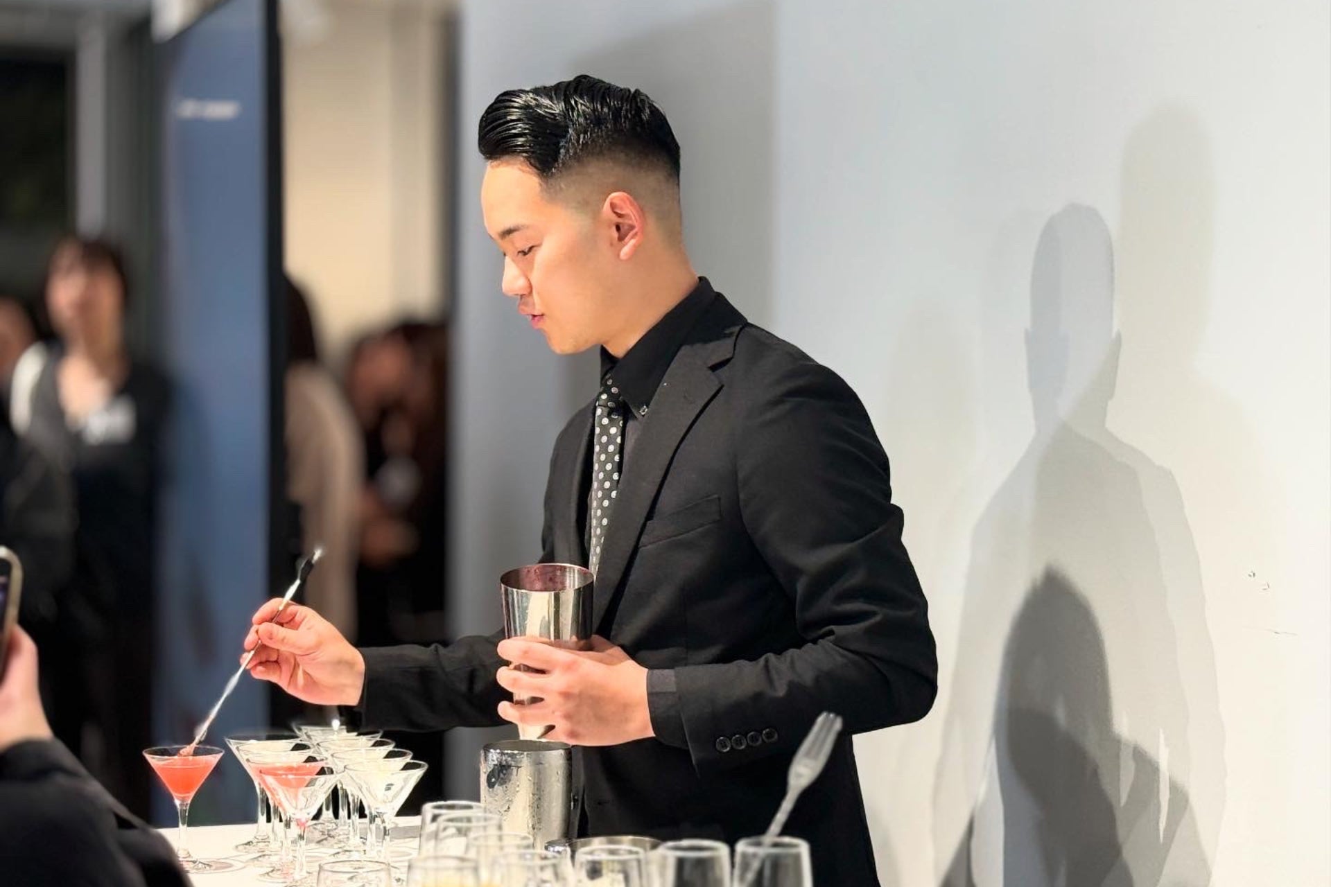 オフィスが「１日限定のバー」に！福利厚生・社内交流を格上げする《出張バーテンダー》サービスを開始