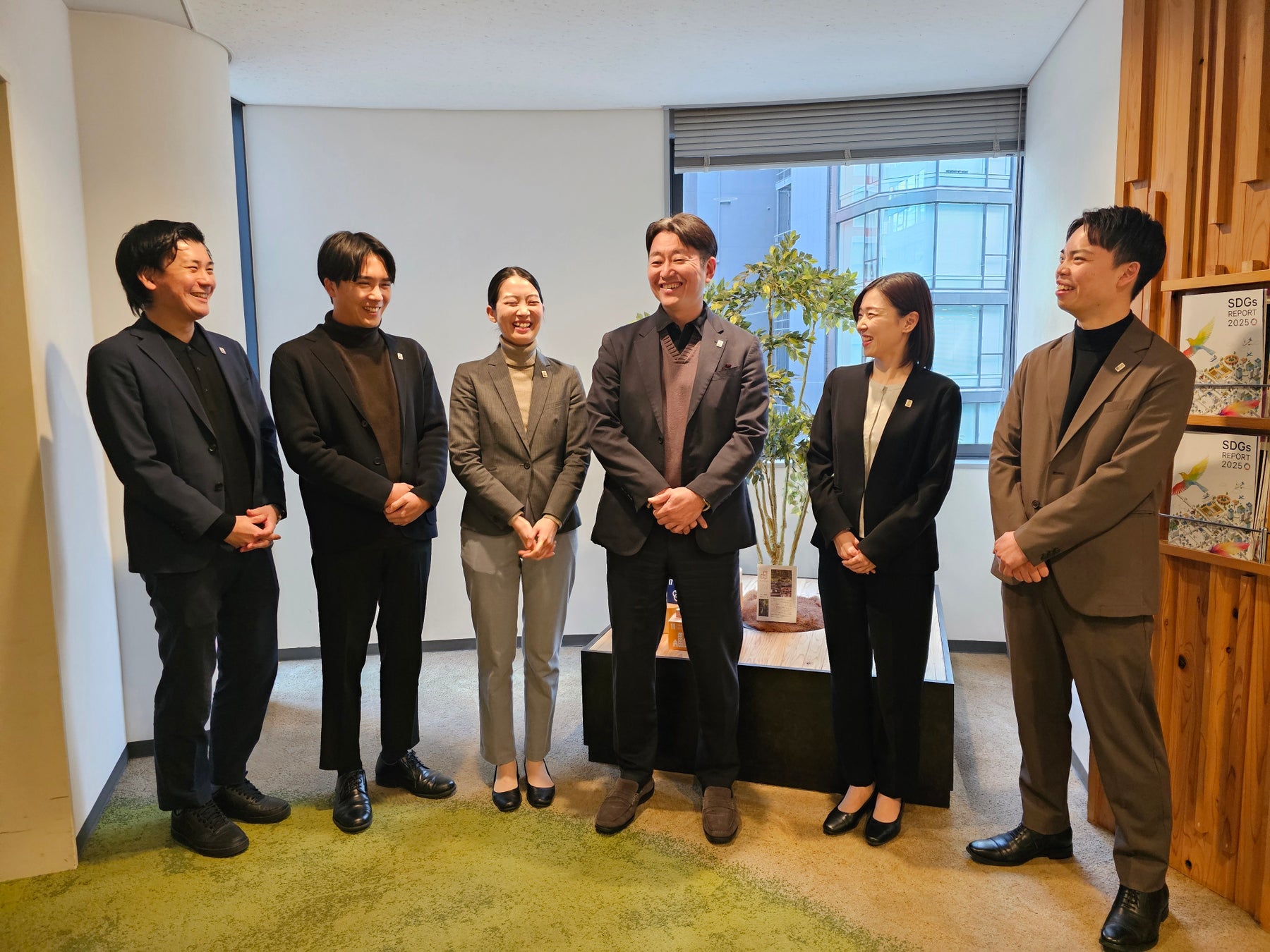 スーパーホテル、2026年2月よりビジネスカジュアルを導入し健康経営を加速