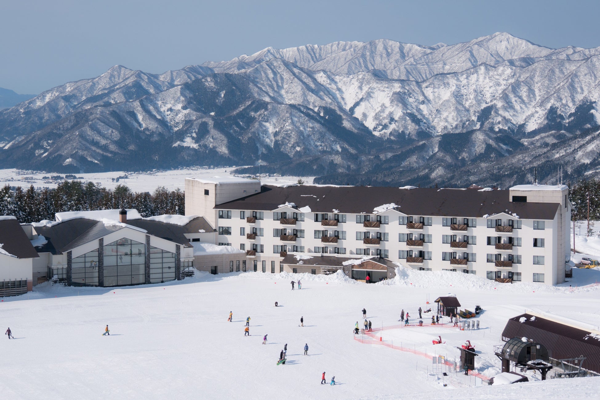 【ホテルハーヴェストスキージャム勝山・福井県勝山市】滑らなくても雪山は楽しい！ ゲレンデ直結のリゾートホテルに泊まる冬の雪旅