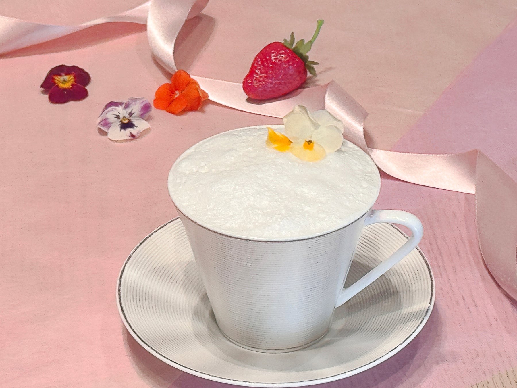 【リーガロイヤルホテル京都】好評開催中「苺スイーツ＆ランチビュッフェ」の第2弾限定 オリジナルドリンク「冬解けストロベリーティー」 販売