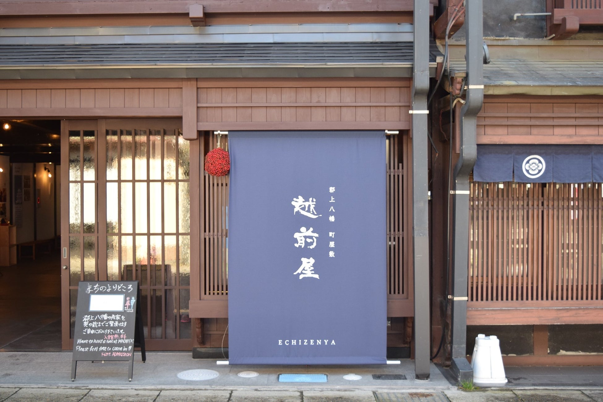 【湯の山 素粋居】アクアイグニス TSUJIGUCHI FARMの22品種の苺から摘み、自分だけのスイーツを世界一のパティシエと作る。期間限定の特別体験プラン