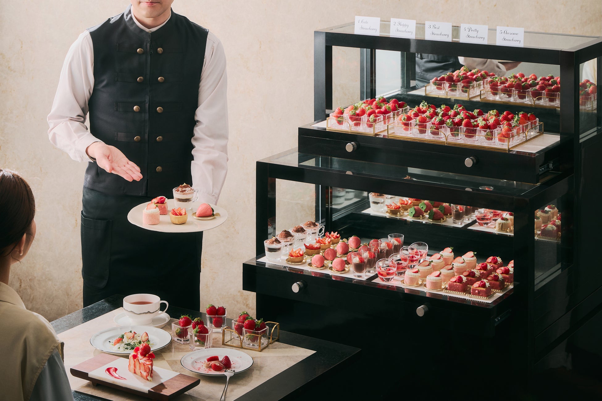 ガーデンを望む上質な空間「La Jyho Terrace」にて初開催。ストロベリースイーツビュッフェ　「The Royal Lounge STRAWBERRY(ザ ロイヤル ラウンジ ストロベリー)」