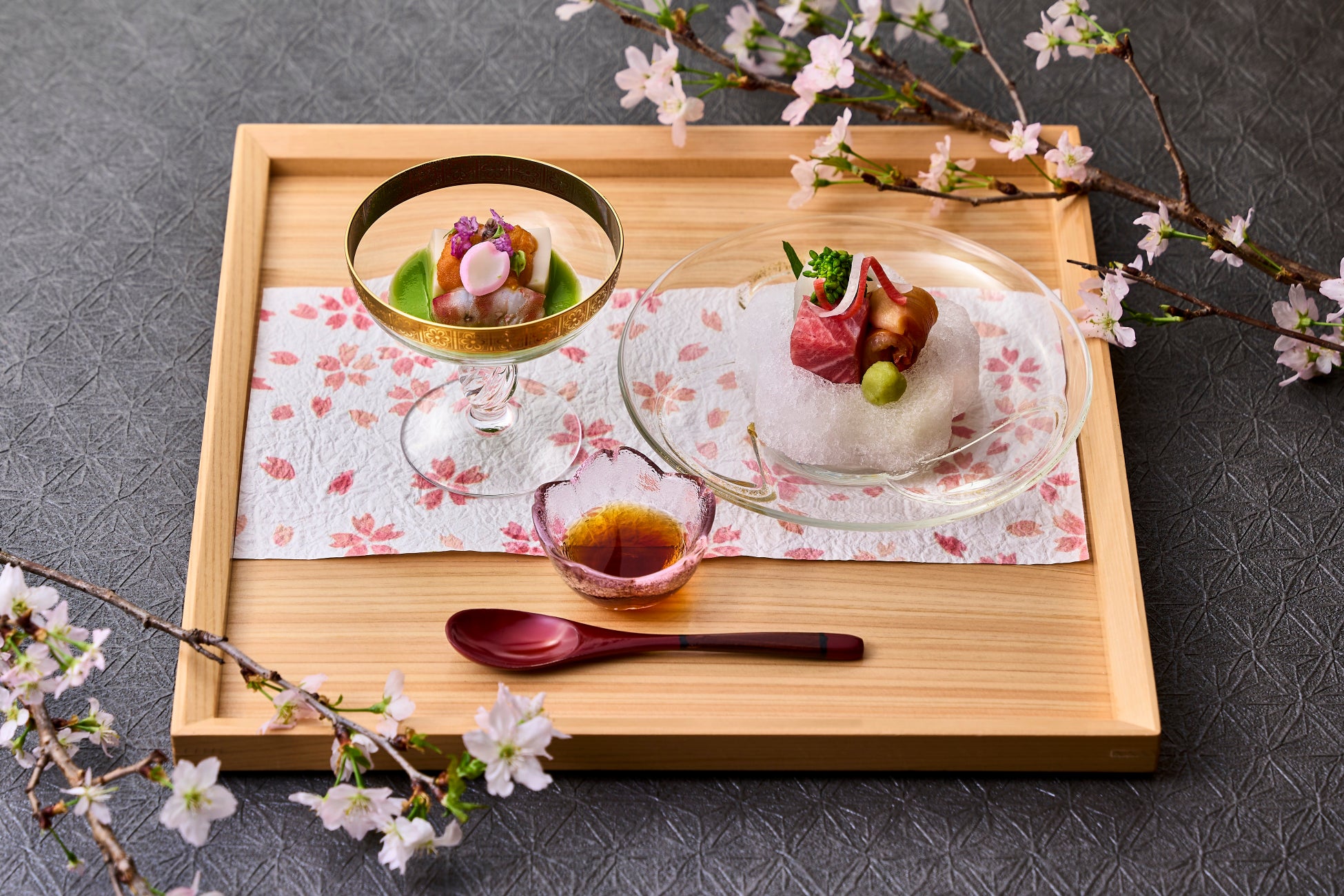 【ザ・リッツ・カールトン大阪】日本料理「花筐」の会席付き宿泊プランが期間限定で登場～お花見と季節会席で大阪の春を満喫～