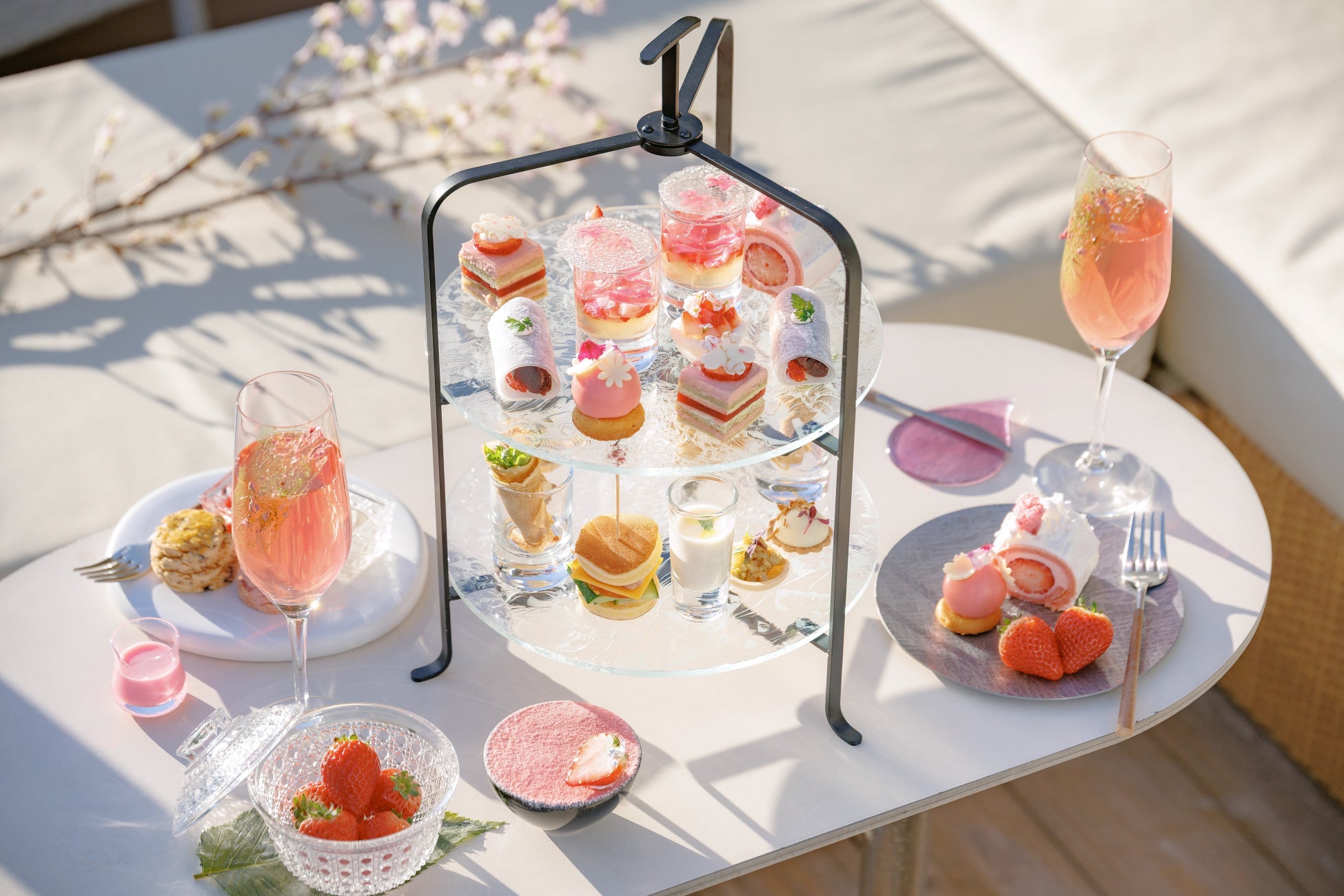 ルーフトップで春を満喫【ザ・キタノホテル東京】季節限定 さくらラウンジで楽しむ「桜いちごのアフタヌーンティー」