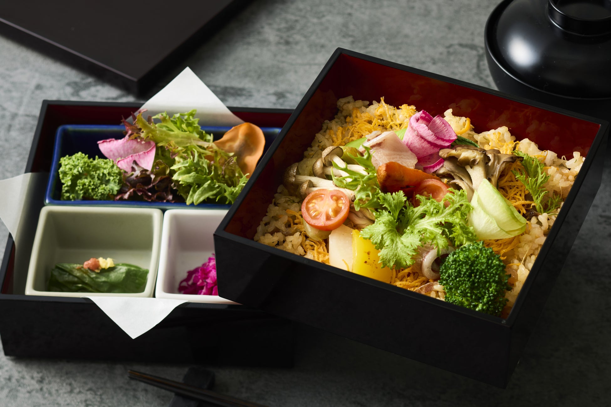 【SORANO HOTEL】リーズナブルに叶える“日常の贅沢” 平日限定「ご褒美お重ランチ」＆期間限定「夜を愉しむハイティー」登場