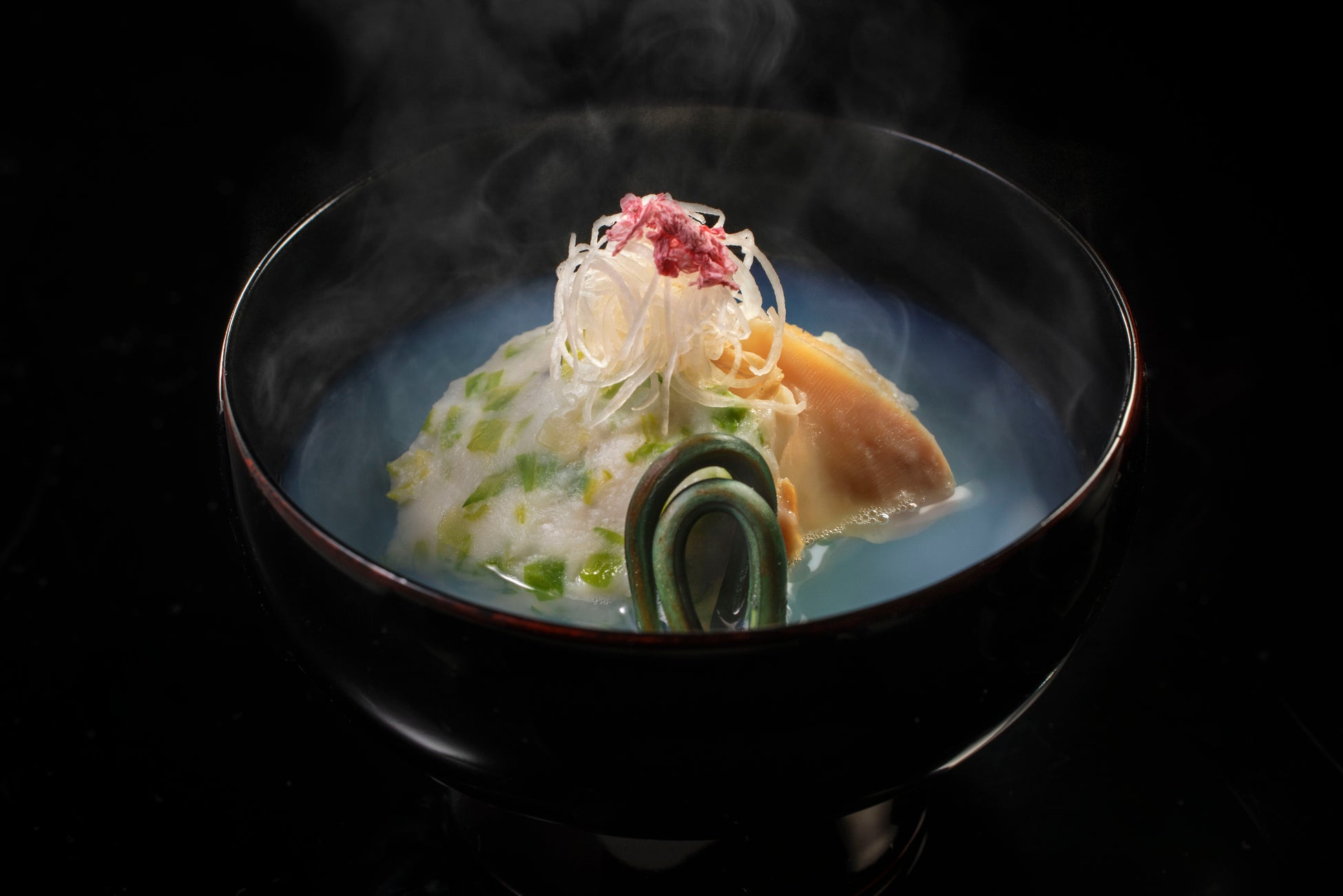 【梅乃宿酒造】奈良の老舗 ロクメイコーヒーと梅乃宿酒造が生み出す至福の体験。スペシャルティコーヒー×UMENOYADO GIN　奈良でたのしむ、コーヒーカクテルが誕生