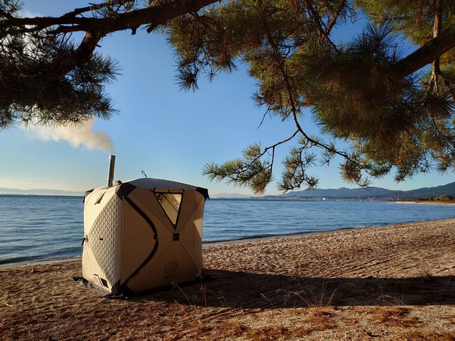 【琵琶湖の真価は冬にある】最高ランク（水質AA）の奇跡の浜・近江舞子を「冬の聖地」に！ 境界線ゼロ。大自然とひとつになる、絶景レンタルサウナ体験がサウナの日（3月7日）に始動。