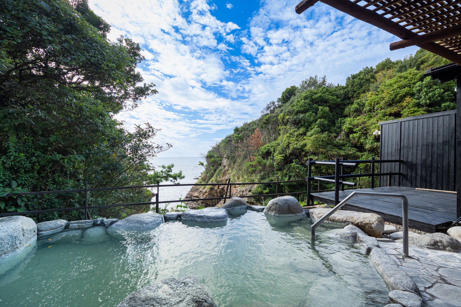 【琵琶湖の真価は冬にある】最高ランク（水質AA）の奇跡の浜・近江舞子を「冬の聖地」に！ 境界線ゼロ。大自然とひとつになる、絶景レンタルサウナ体験がサウナの日（3月7日）に始動。