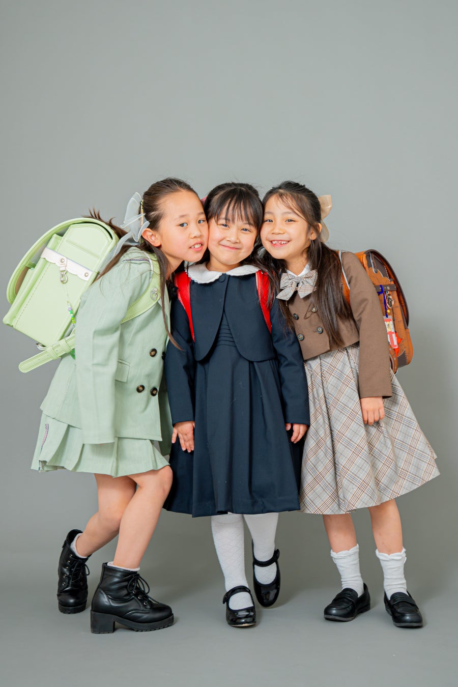 【入学入園の記念に】カメラマンがいないから子供が泣かない。ファミリー専門セルフフォトスタジオ「INAI LIFE」が期間限定予約受付開始