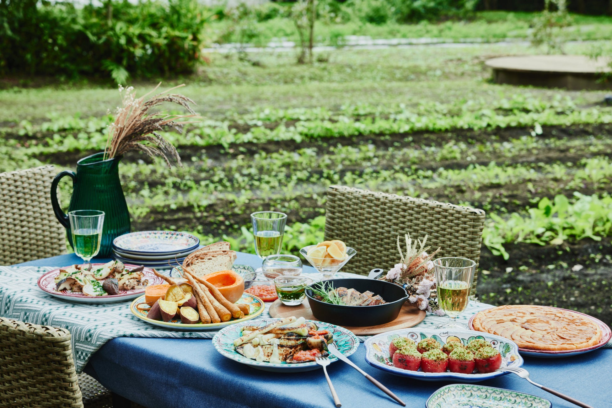 【中部電力 MIRAI TOWER】名古屋の夜景×桜のアートを楽しむ、幻想的な夜のお花見体験