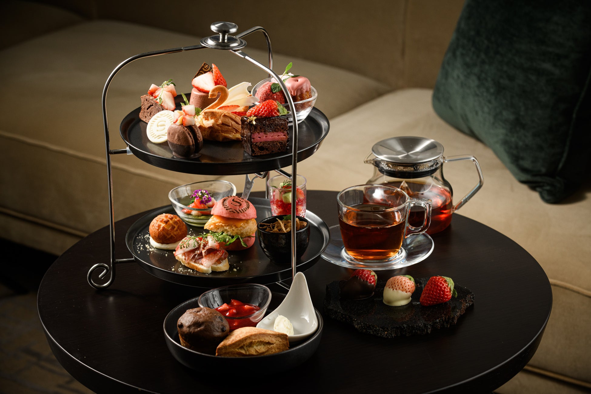 【シェラトン鹿児島】『苺とチョコのアフタヌーンティー』の提供を開始
