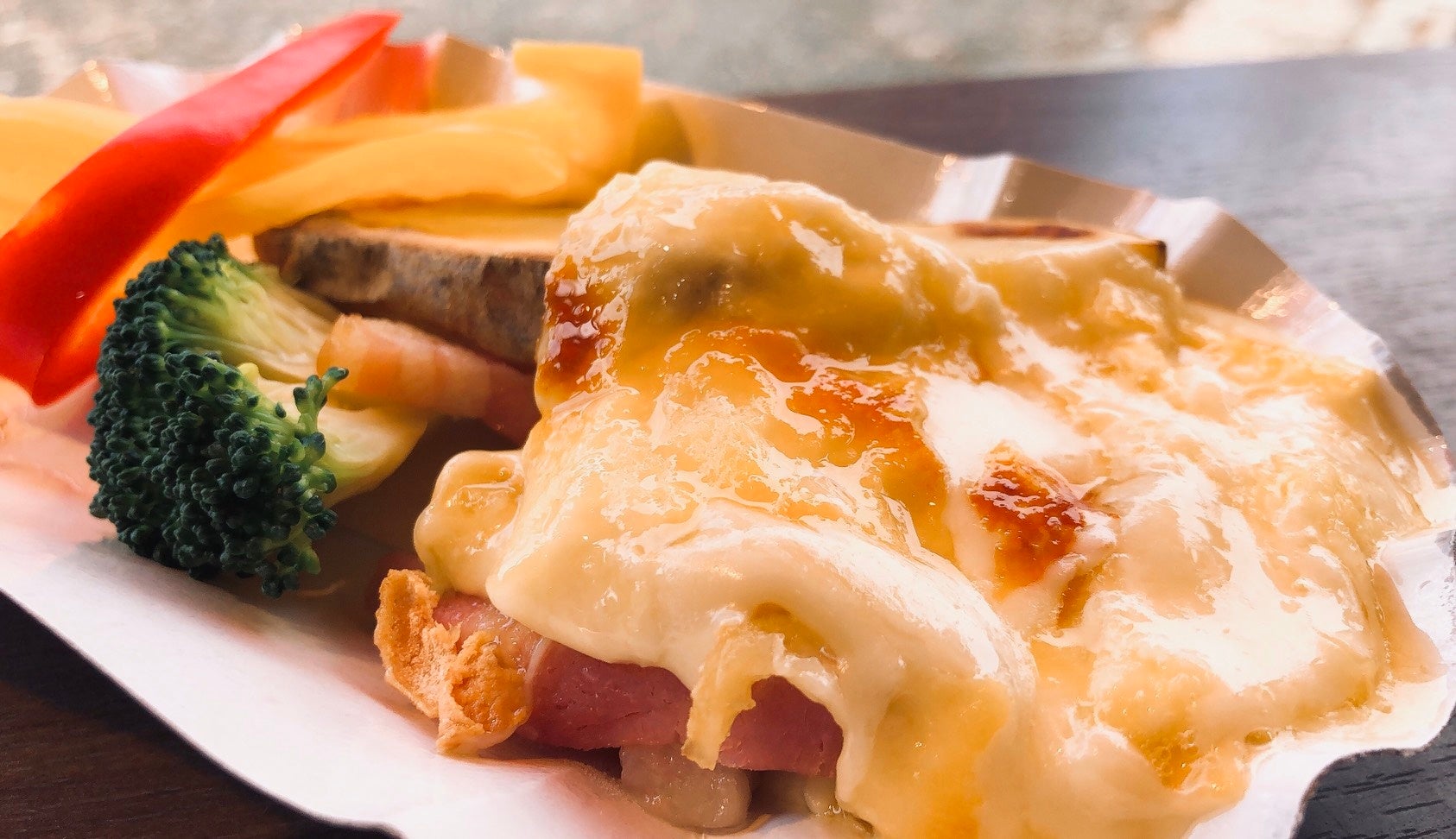 【野外民族博物館リトルワールド】本場スイスの“とろ〜り”ラクレットと伝統音楽。「スイスフェア」開催《愛知》