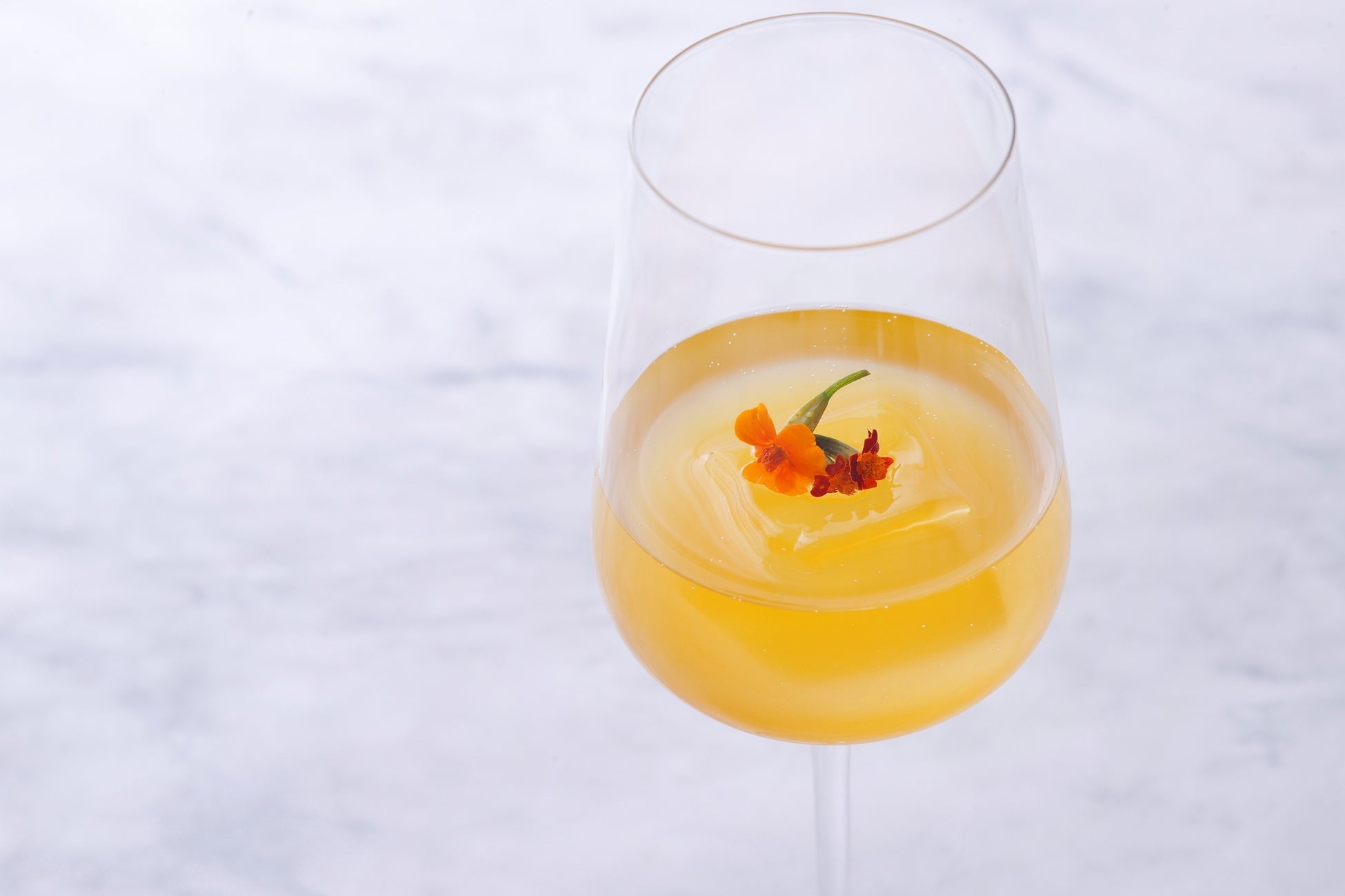 LWから、素材で選ぶ2つのスーツケースが登場