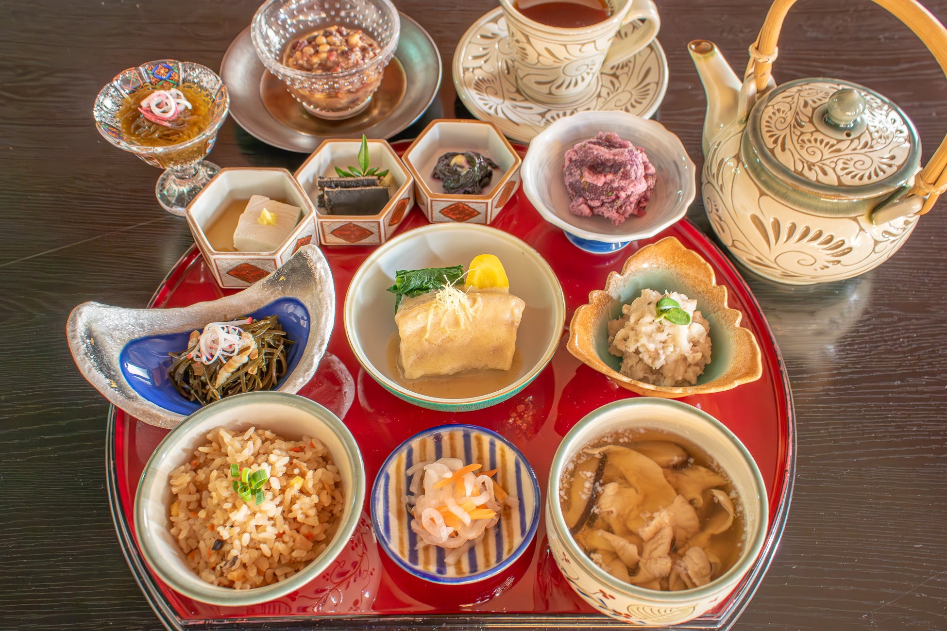 【ロワジールホテル 那覇】沖縄県認定の琉球料理伝承人が手掛ける「かりゆし琉球御膳」を琉球料理の日（毎月第三木曜）限定で提供