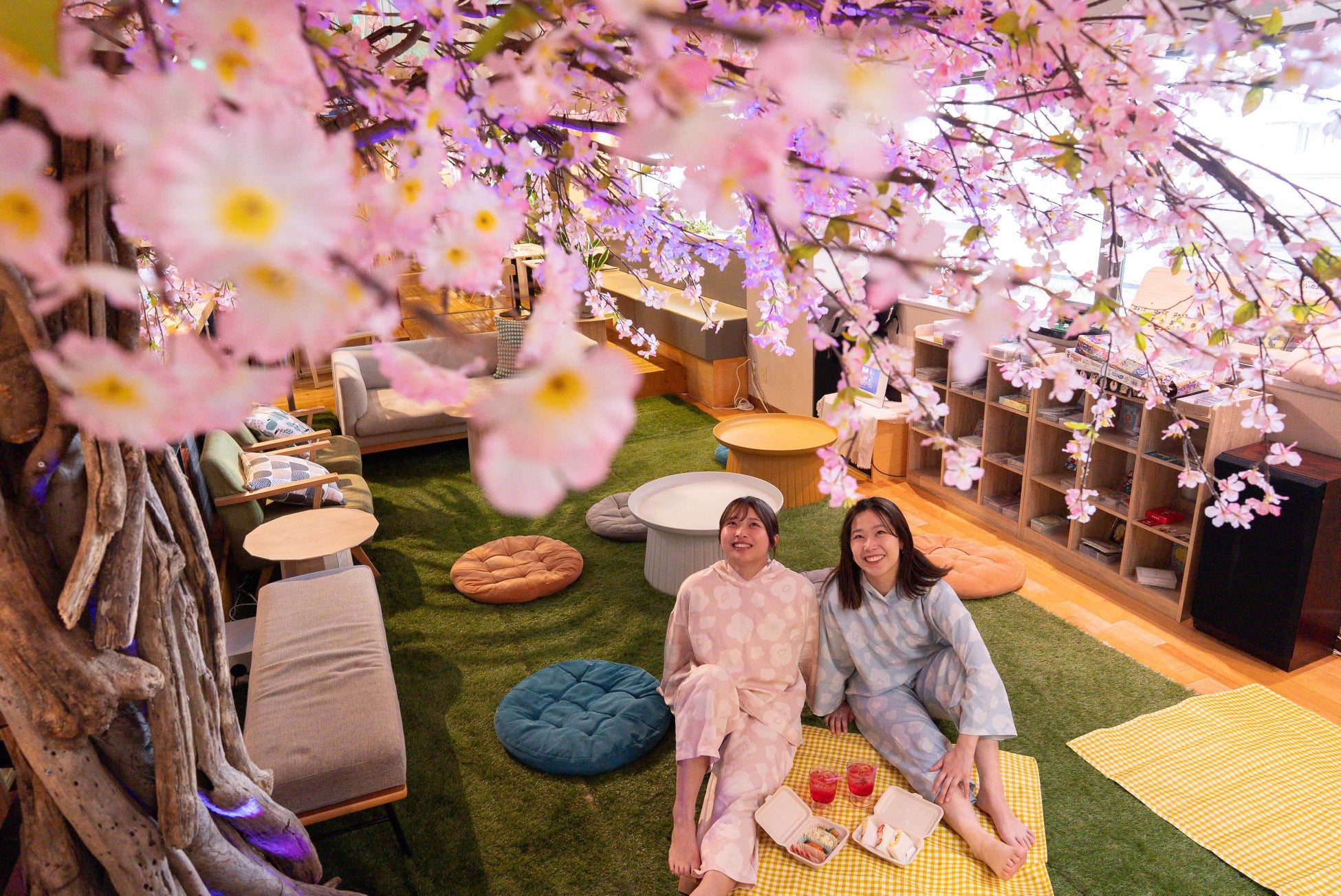 おふろcafe utataneで、花粉症の人も楽しめるインドアお花見がスタート！　埼玉県の人気いちご「あまりん」を使ったピクニックセットや限定メニューの提供も。