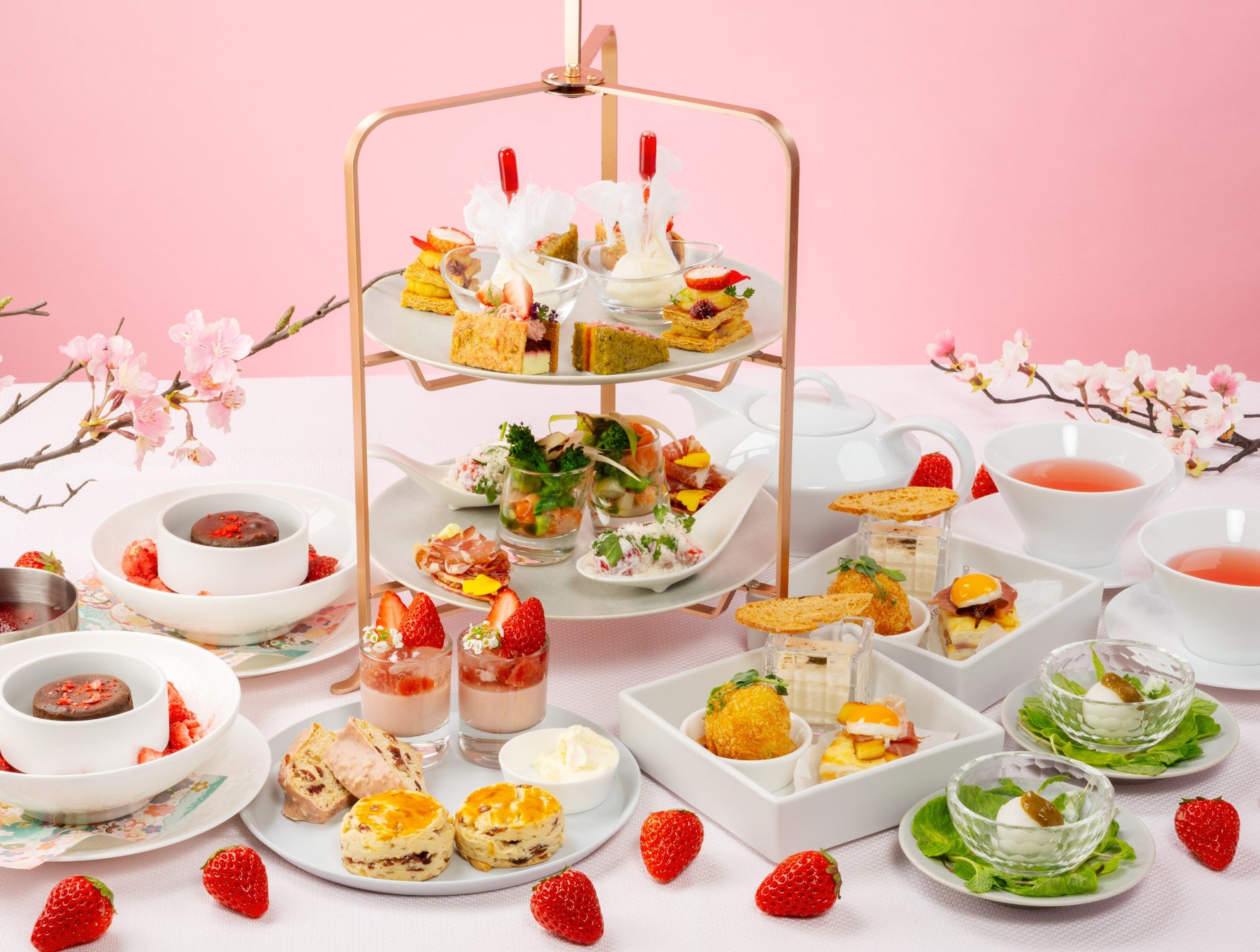 【コートヤード・バイ・マリオット福井】春苺と旬の食材が奏でる、季節を味わうアフタヌーンティー　苺のアフタヌーンティーの第2弾「スプリングストロベリーアフタヌーンティー」が季節限定で登場